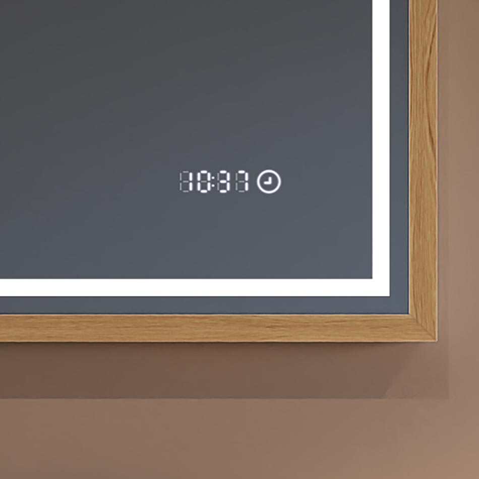 Mit unserem Spiegel sind Sie nie mehr verspätet! Eine Uhr mit LED-Anzeige sorgt dafür, dass Sie die Uhrzeit während Ihrer täglichen Routine immer im Blick haben. Größe auf der Spiegelscheibe: 7 cm × 1,5 cm. Die Touch-Uhr leuchtet unabhängig von der Beleuchtung des Spiegels und benötigt zusätzliche, konstante Stromversorgung.