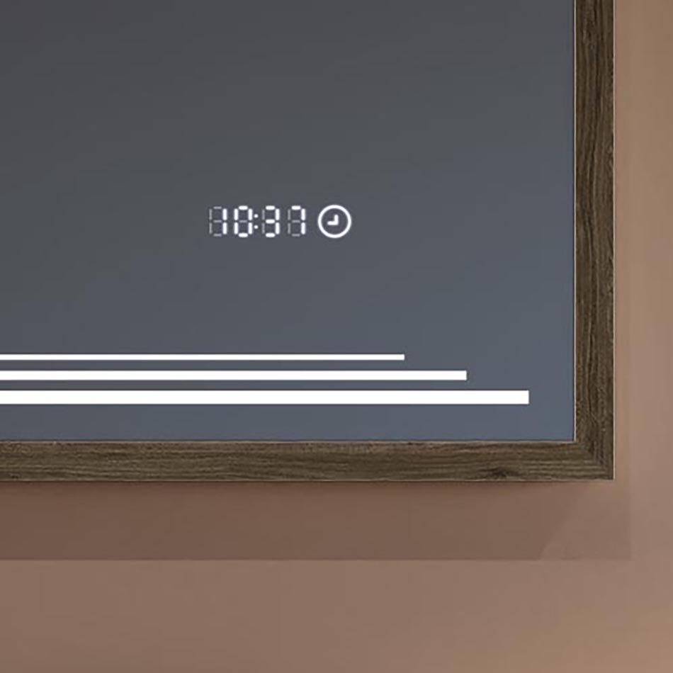 Mit unserem Spiegel sind Sie nie mehr verspätet! Eine Uhr mit LED-Anzeige sorgt dafür, dass Sie die Uhrzeit während Ihrer täglichen Routine immer im Blick haben. Größe auf der Spiegelscheibe: 7 cm × 1,5 cm. Die Touch-Uhr leuchtet unabhängig von der Beleuchtung des Spiegels und benötigt zusätzliche, konstante Stromversorgung.