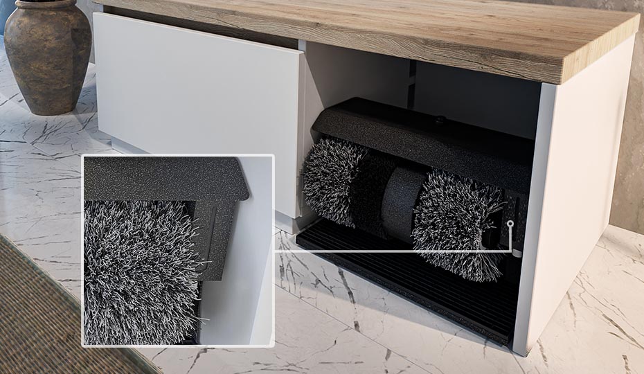 Das gerät sichert die genaue schuhreinigung und -polierung. Drei arten der bürsten, Schmutzfangmatte, Spender mit schuhpaste.