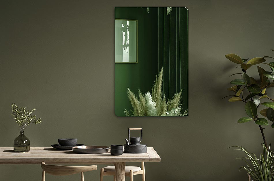 Ein Spiegel mit der Möglichkeit, die Farbe der Fläche zu wählen, ist ein funktionales und elegantes Accessoire, das zu jedem Innenraum passt. Wählen Sie die Farbe der Spiegelfläche für die individuellen Bedürfnisse und den Stil des Raumes. Verschiedene Flächenfarben sind verfügbar, einschließlich goldfarben und schwarzgrau. Der Spiegel kann in allen Räumen wie Bad, Schlafzimmer, Flur oder Wohnzimmer verwendet werden. Einfache Montage und für die tägliche Pflege.