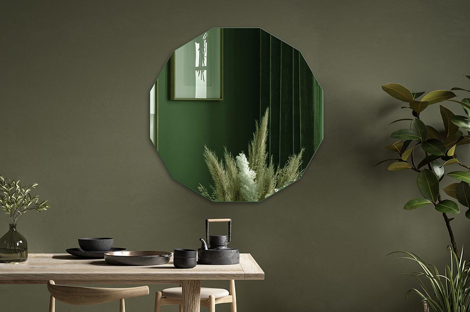 Ein Spiegel mit der Möglichkeit, die Farbe der Fläche zu wählen, ist ein funktionales und elegantes Accessoire, das zu jedem Innenraum passt. Wählen Sie die Farbe der Spiegelfläche für die individuellen Bedürfnisse und den Stil des Raumes. Verschiedene Flächenfarben sind verfügbar, einschließlich goldfarben und schwarzgrau. Der Spiegel kann in allen Räumen wie Bad, Schlafzimmer, Flur oder Wohnzimmer verwendet werden. Einfache Montage und für die tägliche Pflege.