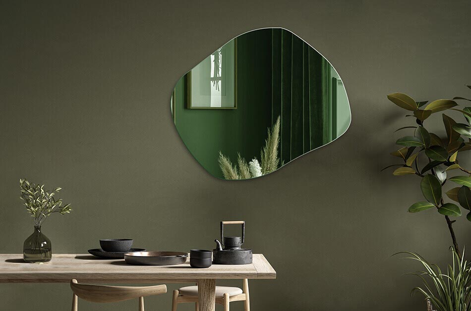 Ein Spiegel mit der Möglichkeit, die Farbe der Fläche zu wählen, ist ein funktionales und elegantes Accessoire, das zu jedem Innenraum passt. Wählen Sie die Farbe der Spiegelfläche für die individuellen Bedürfnisse und den Stil des Raumes. Verschiedene Flächenfarben sind verfügbar, einschließlich goldfarben und schwarzgrau. Der Spiegel kann in allen Räumen wie Bad, Schlafzimmer, Flur oder Wohnzimmer verwendet werden. Einfache Montage und für die tägliche Pflege.