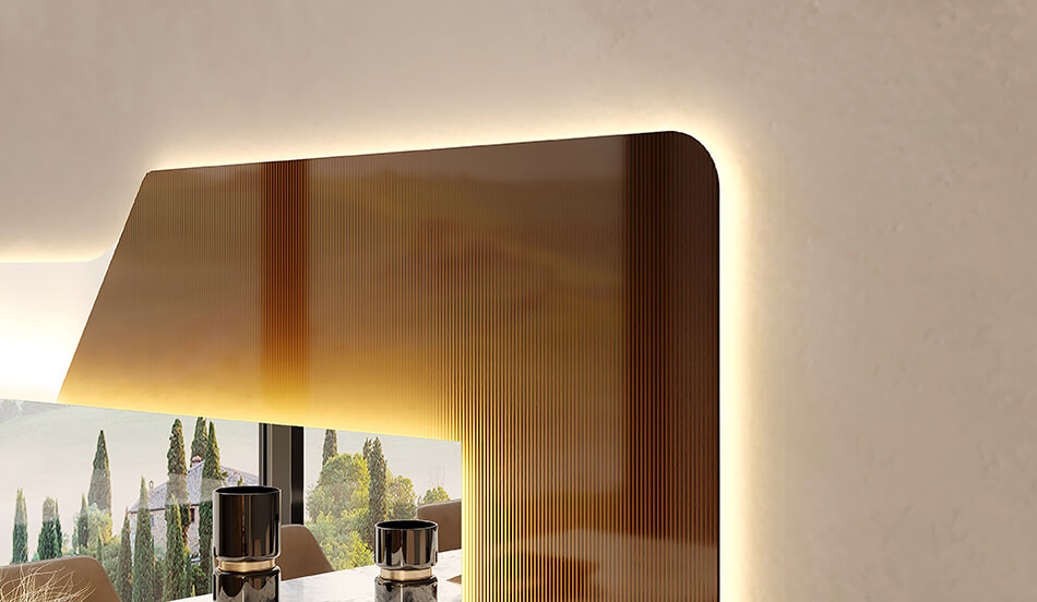 In einem Raum, in dem jedes Detail von unschätzbarem Wert ist, setzen unsere dekorativen Spiegel durch den hochwertigen Druck neue Maßstäbe. Echte Kunstwerke auf der Glasoberfläche, bei denen jeder Pixel präzise eingefügt ist, um ein Meisterwerk zu schaffen, in dem jedes Detail von Bedeutung ist.